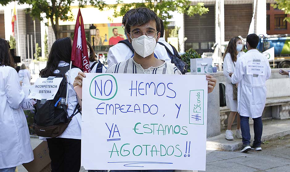 "Soy MIR; quiero elegir": los médicos claman contra la petición de plazas