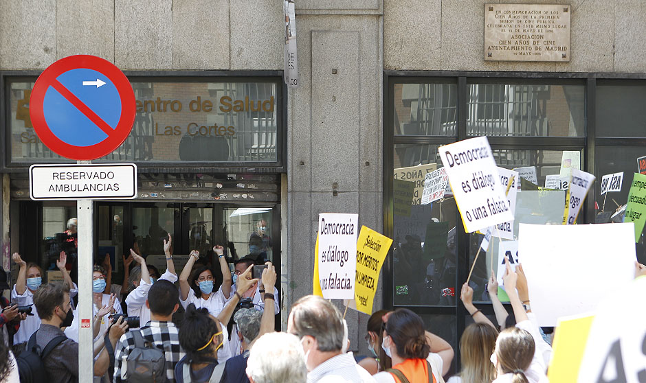 Los MIR marchan contra Sanidad: "Podemos perder una generación de médicos"