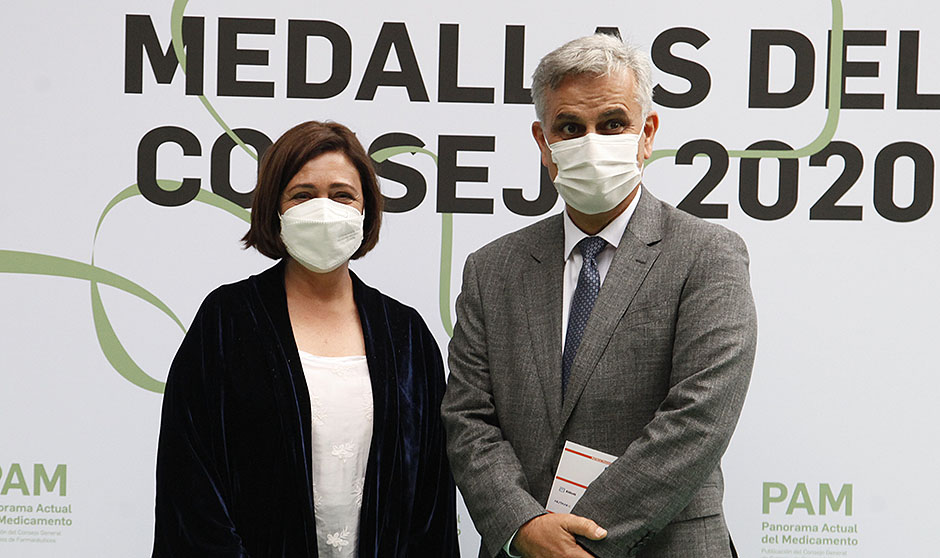 Darias: "Los farmacéuticos han sido ejemplo de dedicación frente al Covid"