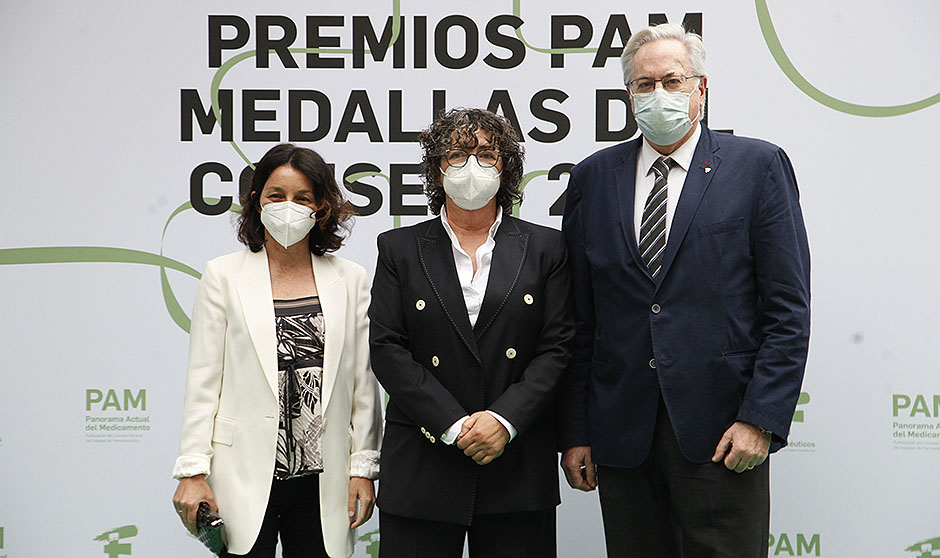 Darias: "Los farmacéuticos han sido ejemplo de dedicación frente al Covid"