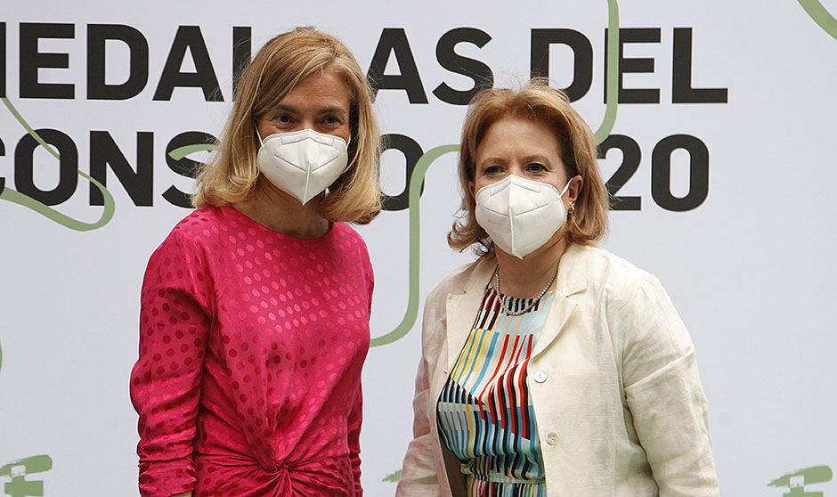 Darias: "Los farmacéuticos han sido ejemplo de dedicación frente al Covid"