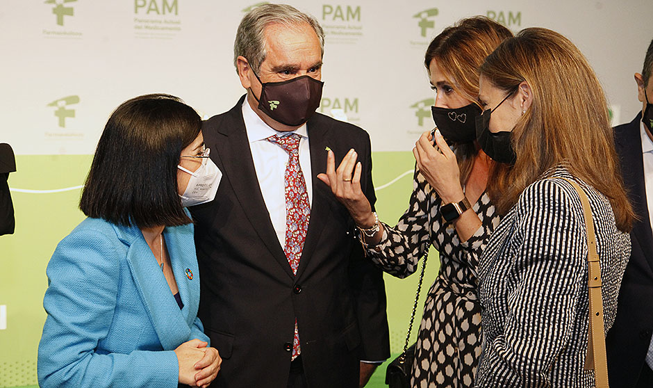 Darias: "Los farmacéuticos han sido ejemplo de dedicación frente al Covid"