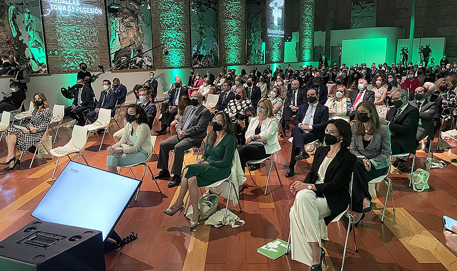 Darias: "Los farmacéuticos han sido ejemplo de dedicación frente al Covid"