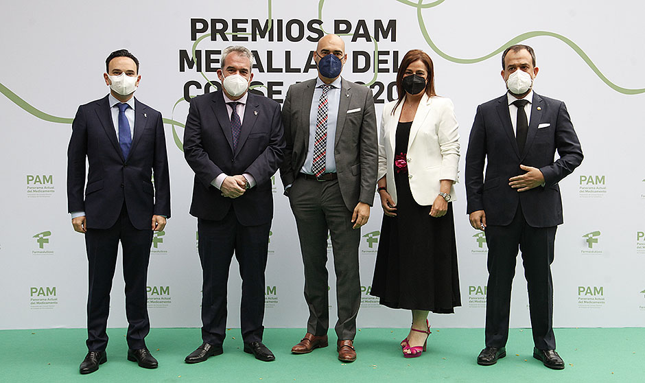 Darias: "Los farmacéuticos han sido ejemplo de dedicación frente al Covid"