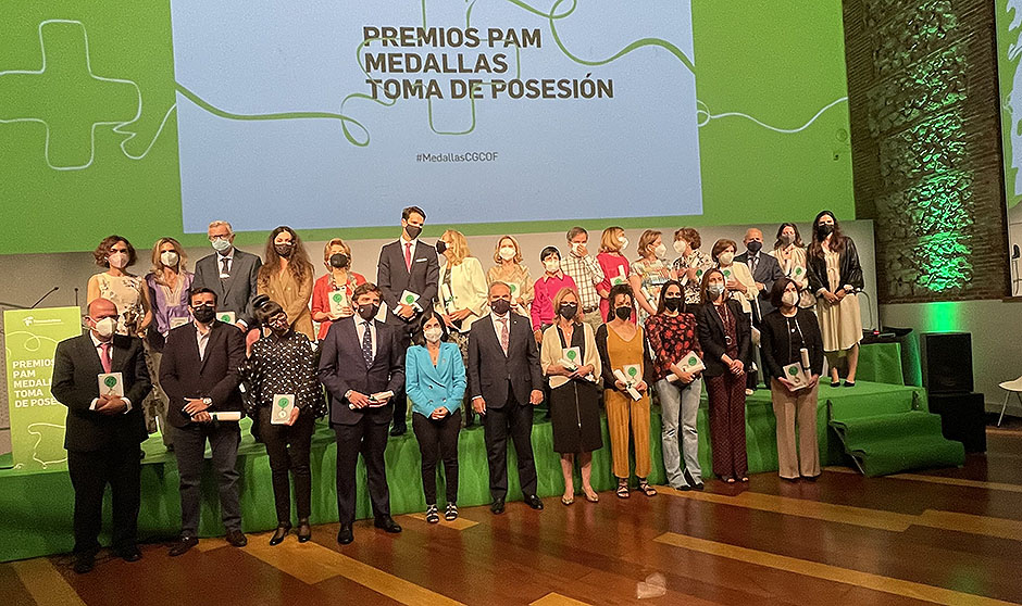Darias: "Los farmacéuticos han sido ejemplo de dedicación frente al Covid"
