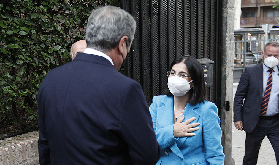 Darias: "Los farmacéuticos han sido ejemplo de dedicación frente al Covid"