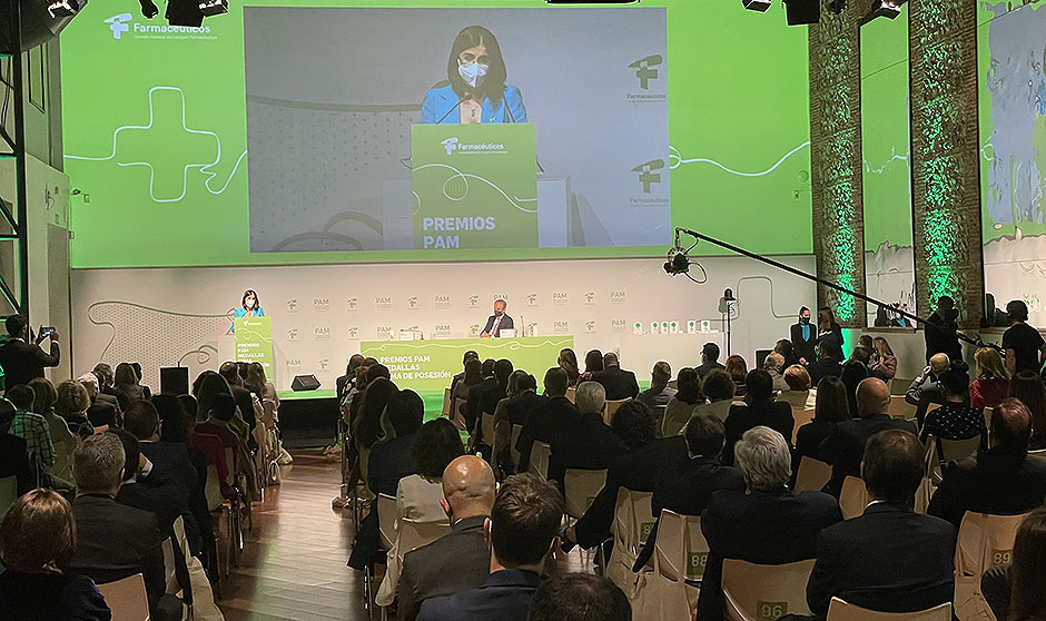 Darias: "Los farmacéuticos han sido ejemplo de dedicación frente al Covid"