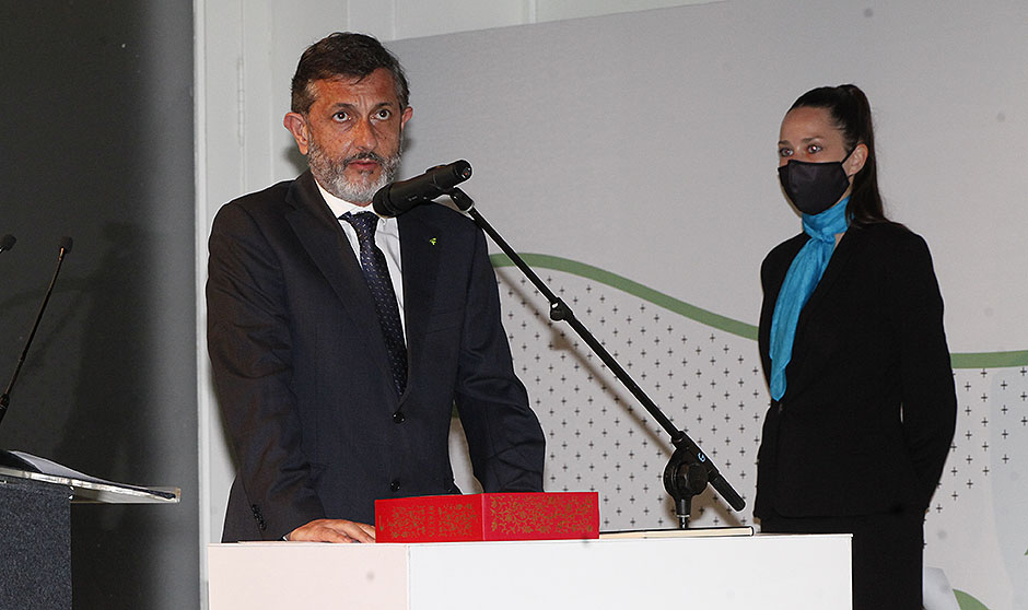 Darias: "Los farmacéuticos han sido ejemplo de dedicación frente al Covid"