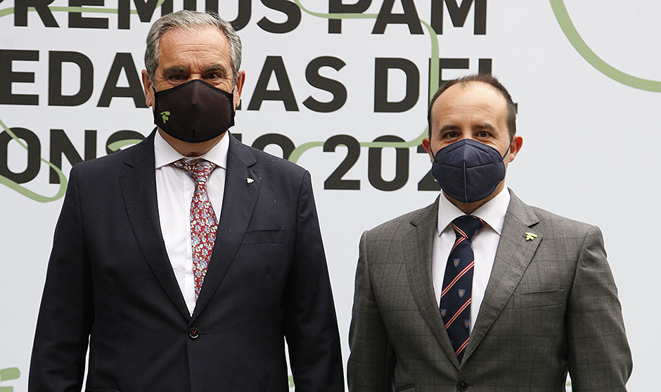 Darias: "Los farmacéuticos han sido ejemplo de dedicación frente al Covid"