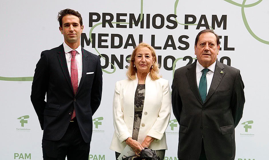 Darias: "Los farmacéuticos han sido ejemplo de dedicación frente al Covid"