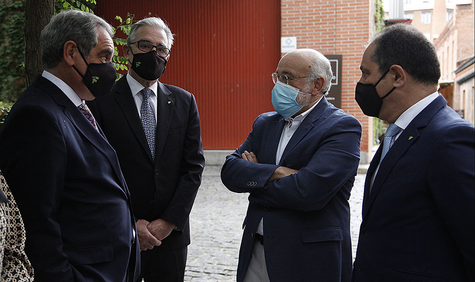 Darias: "Los farmacéuticos han sido ejemplo de dedicación frente al Covid"