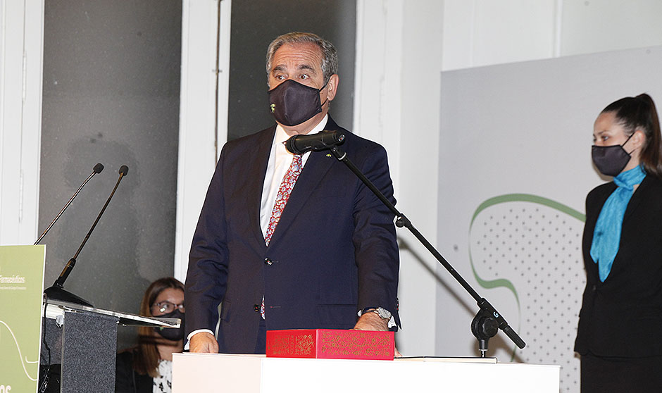 Darias: "Los farmacéuticos han sido ejemplo de dedicación frente al Covid"