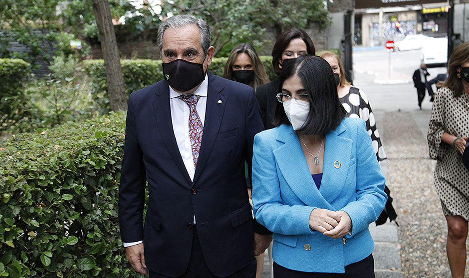 Darias: "Los farmacéuticos han sido ejemplo de dedicación frente al Covid"