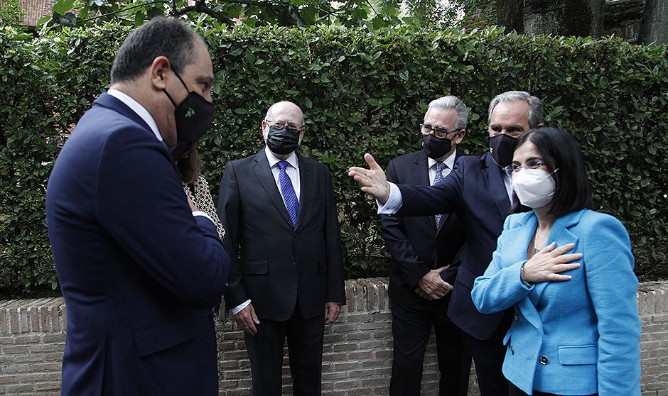 Darias: "Los farmacéuticos han sido ejemplo de dedicación frente al Covid"