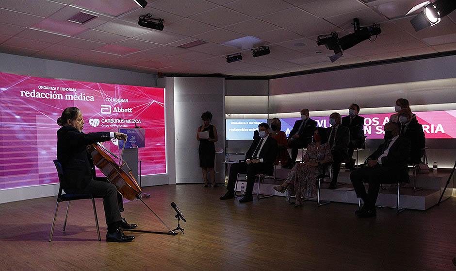 "El juramento hipocrático debe aplicarse también a los servidores públicos"