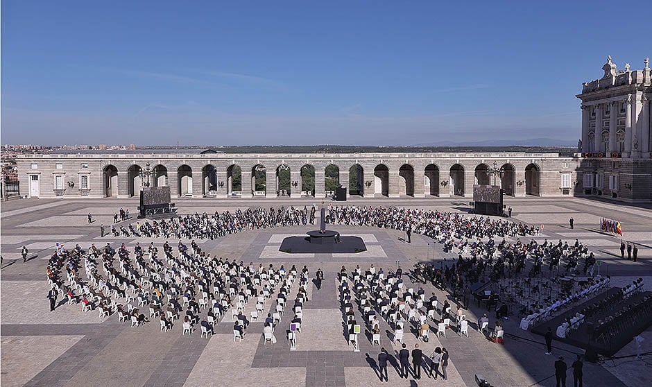 Felipe VI, a los sanitarios: "Entregasteis lo más preciado, la propia vida"