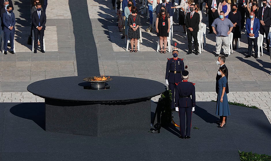 Felipe VI, a los sanitarios: "Entregasteis lo más preciado, la propia vida"