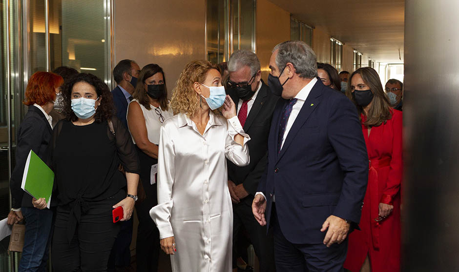 Farmacia entrega a Batet 10 medidas para reforzar el SNS: "Hay que actuar"