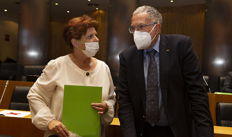 Farmacia entrega a Batet 10 medidas para reforzar el SNS: "Hay que actuar"