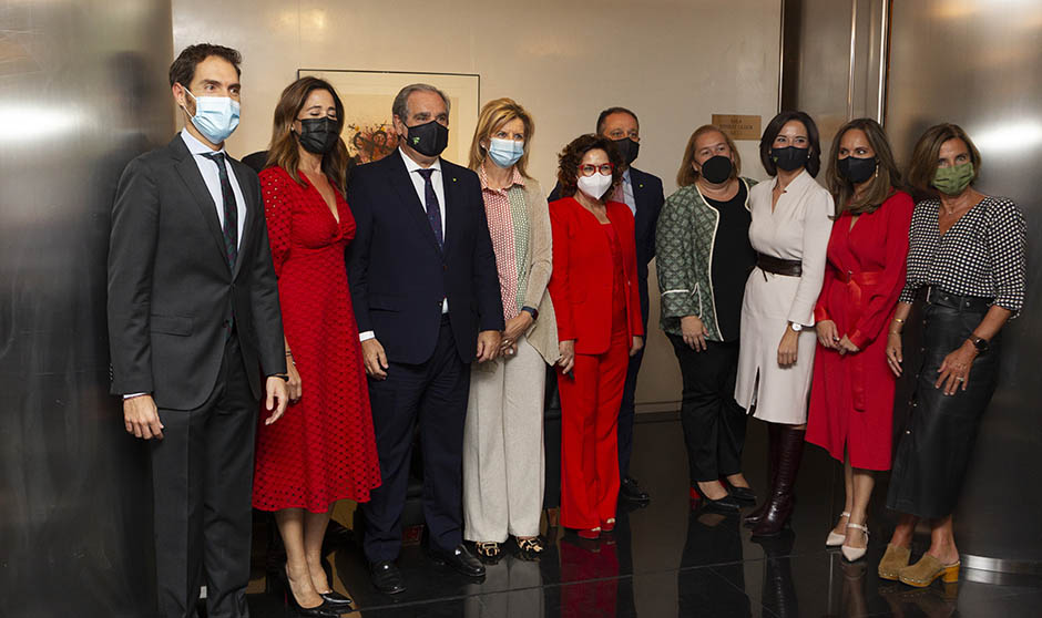 Farmacia entrega a Batet 10 medidas para reforzar el SNS: "Hay que actuar"