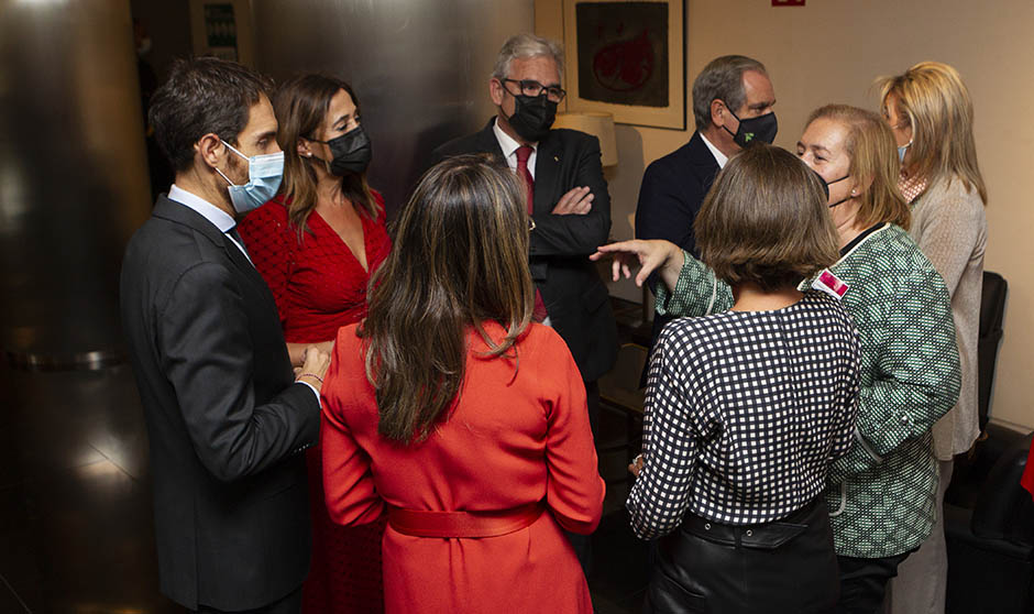 Farmacia entrega a Batet 10 medidas para reforzar el SNS: "Hay que actuar"