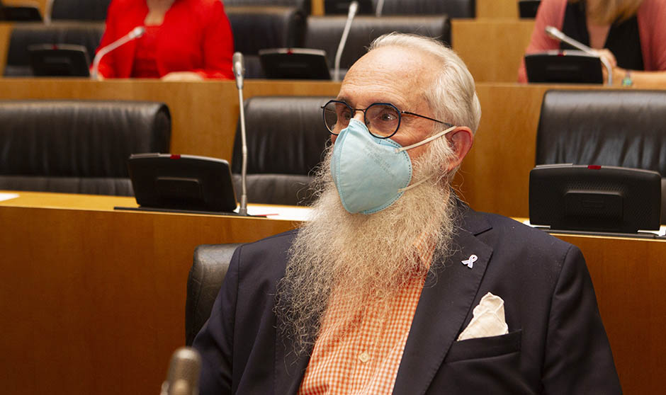 Farmacia entrega a Batet 10 medidas para reforzar el SNS: "Hay que actuar"