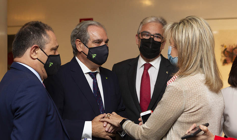 Farmacia entrega a Batet 10 medidas para reforzar el SNS: "Hay que actuar"