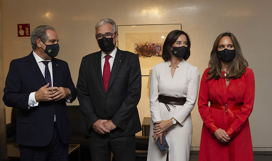 Farmacia entrega a Batet 10 medidas para reforzar el SNS: "Hay que actuar"