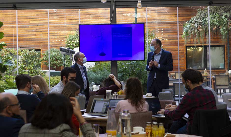 'Fast-track' farmacéutico e inversión, claves postcovid para la industria 