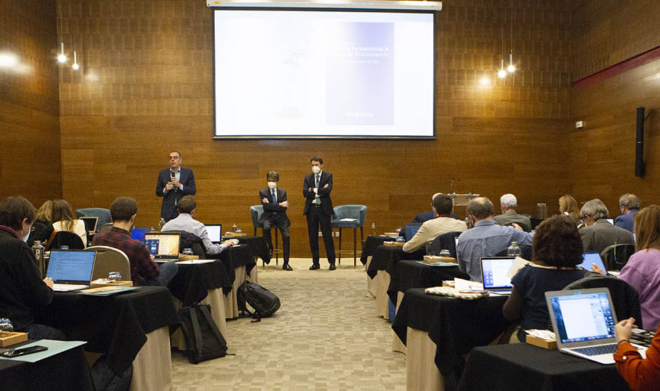 'Fast-track' farmacéutico e inversión, claves postcovid para la industria 