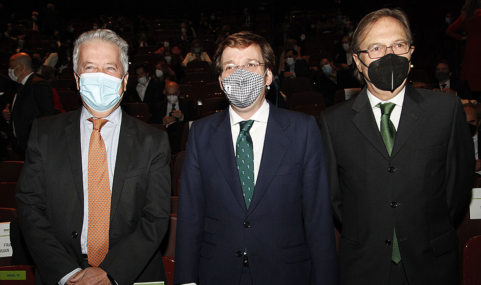 DKV premia a los profesionales sanitarios que fueron ejemplo en la pandemia