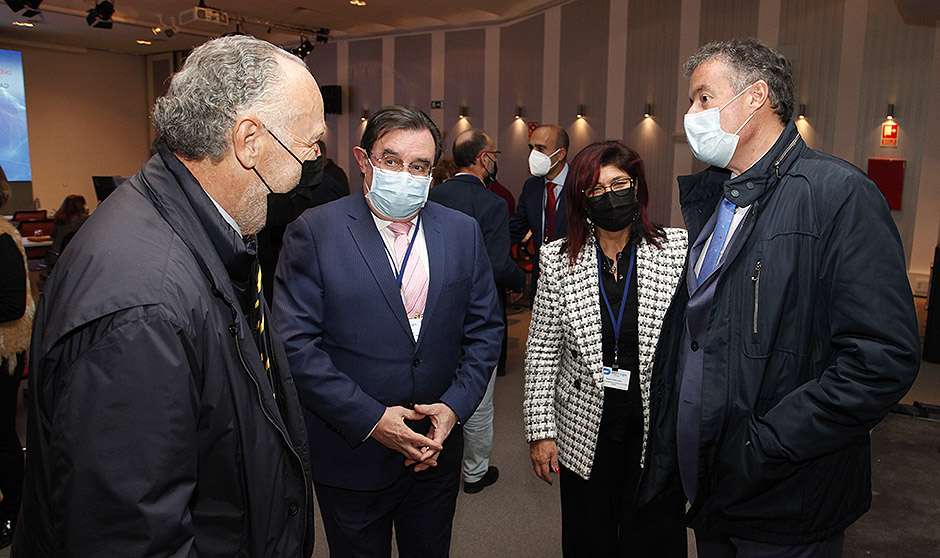 "Los gerentes sanitarios deben tener la posibilidad de formar sus equipos"