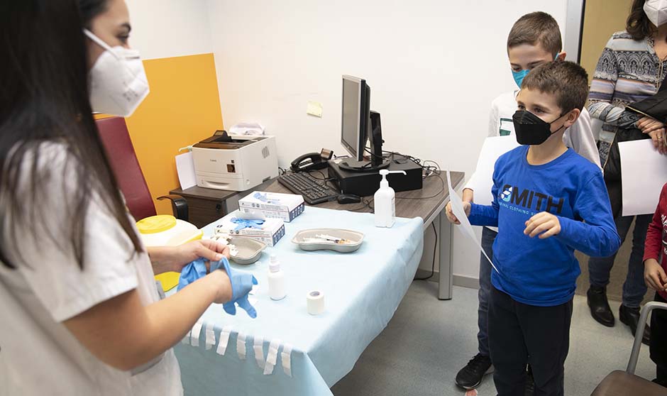 "Soy médica y madre; entiendo el miedo, pero las vacunas son seguras"