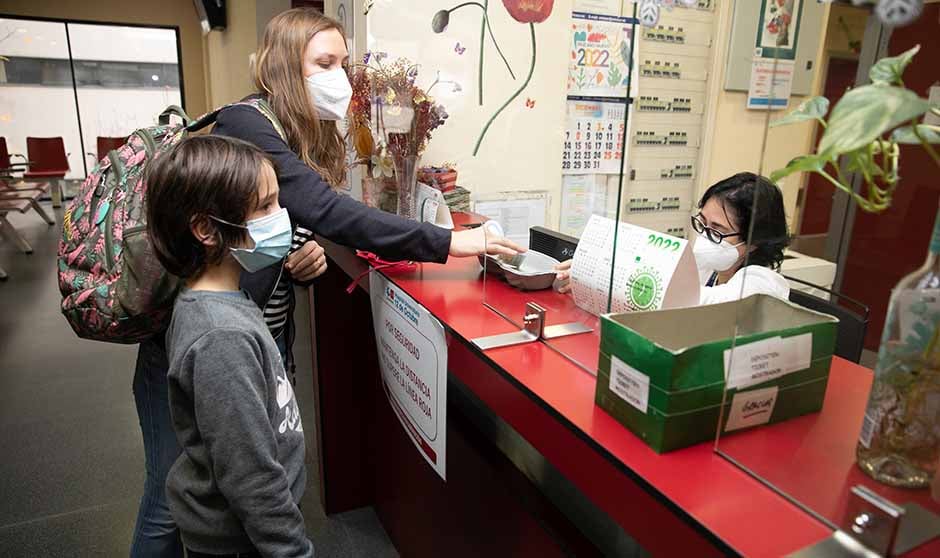 "Soy médica y madre; entiendo el miedo, pero las vacunas son seguras"