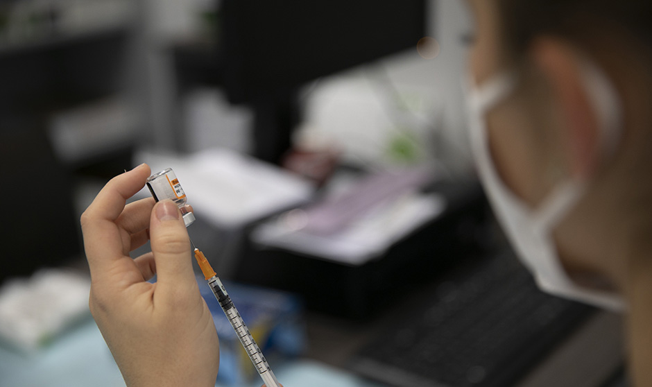 "Soy médica y madre; entiendo el miedo, pero las vacunas son seguras"