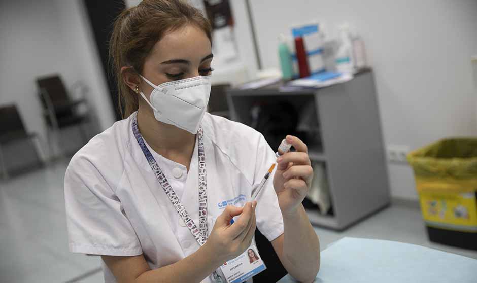 "Soy médica y madre; entiendo el miedo, pero las vacunas son seguras"