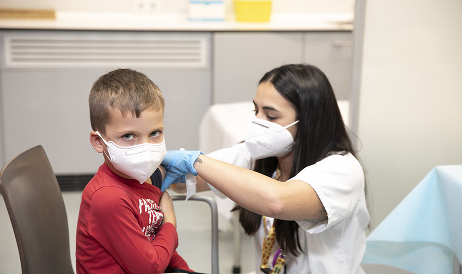 "Soy médica y madre; entiendo el miedo, pero las vacunas son seguras"