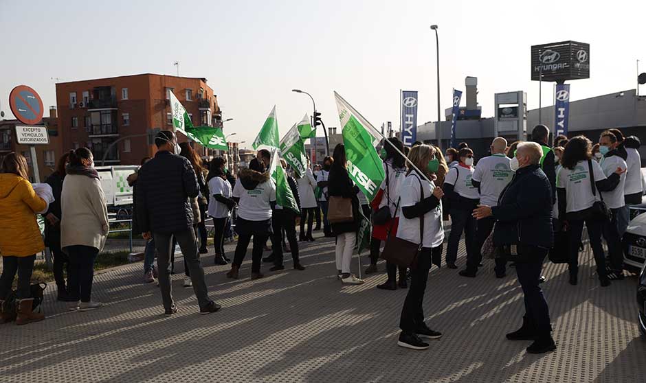 Enfermeros de toda España salen a la calle: "¡Abusan de nuestra vocación!"