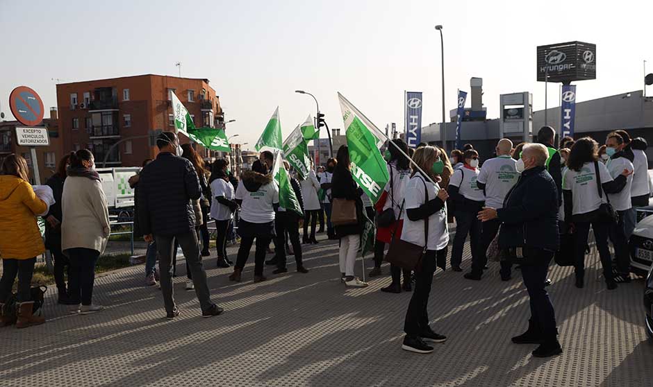 Enfermeros de toda España salen a la calle: "¡Abusan de nuestra vocación!"