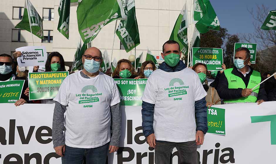 Enfermeros de toda España salen a la calle: "¡Abusan de nuestra vocación!"