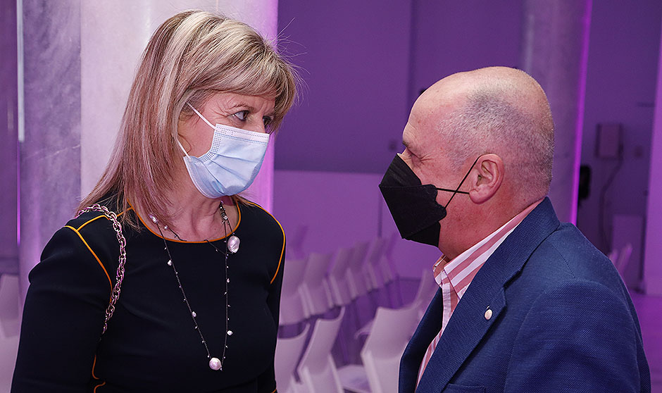 "Es necesario reconocer a tantas mujeres excelentes que han regalado salud"