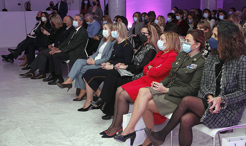 "Es necesario reconocer a tantas mujeres excelentes que han regalado salud"