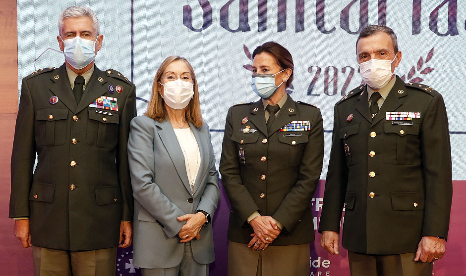 "Es necesario reconocer a tantas mujeres excelentes que han regalado salud"