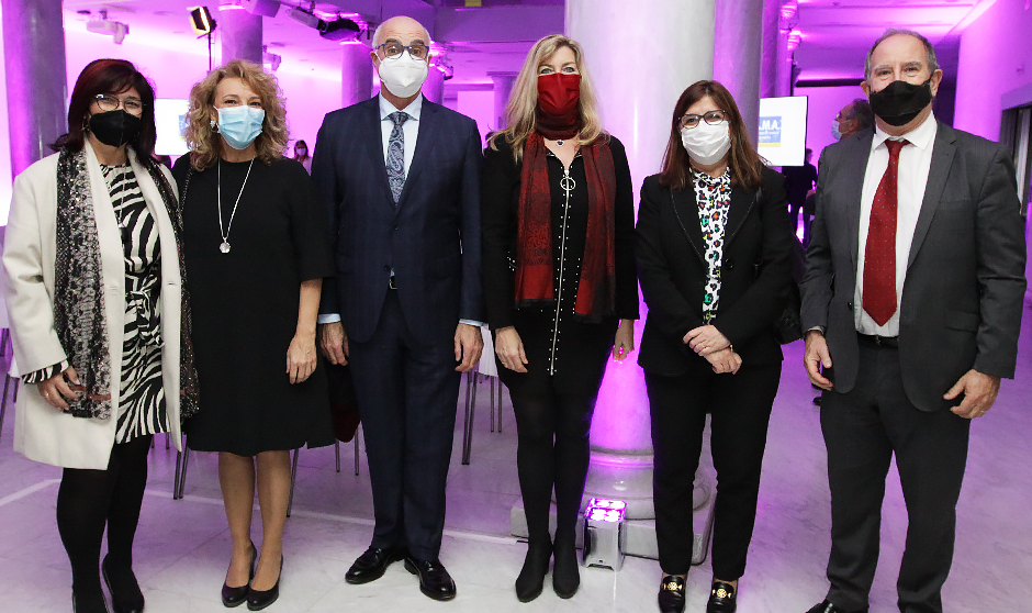 "Es necesario reconocer a tantas mujeres excelentes que han regalado salud"