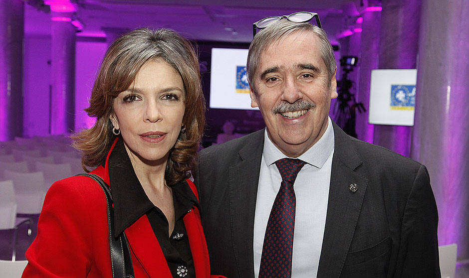 "Es necesario reconocer a tantas mujeres excelentes que han regalado salud"