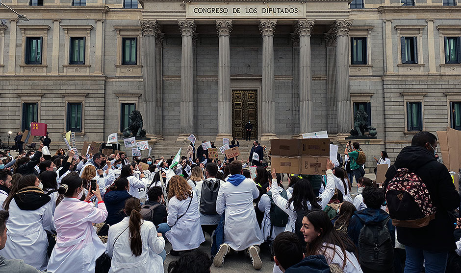 La 'revolución' MIR vuelve a sacar músculo para exigir elección presencial
