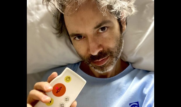 A James Rhodes le basta un día de ingreso para amar la Enfermería española