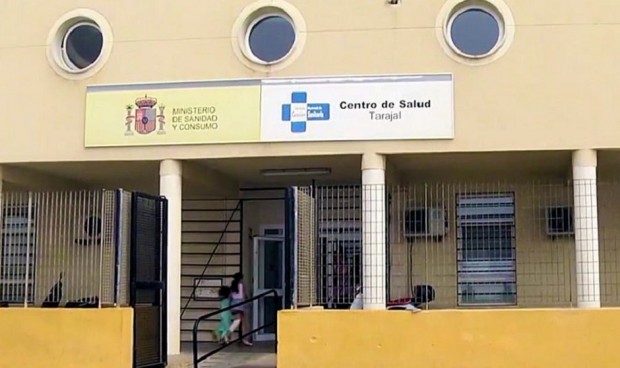 A prisión tras lanzar una camilla e intentar dar un puñetazo a su médica