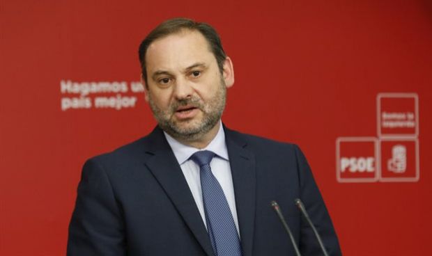 Ábalos afirma que la dirección del PSOE y el Gobierno apoyan a Montón 