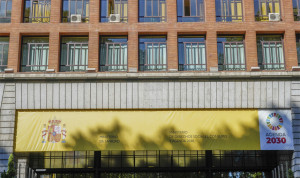 El Ministerio de Sanidad ha formalizado un convenio con la Unión Europea de Médicos Especialistas (UEMS) y el Consejo General de Colegios Oficiales de Médicos (Cgcom) para reforzar la promoción y el reconocimiento del desarrollo profesional de los médicos